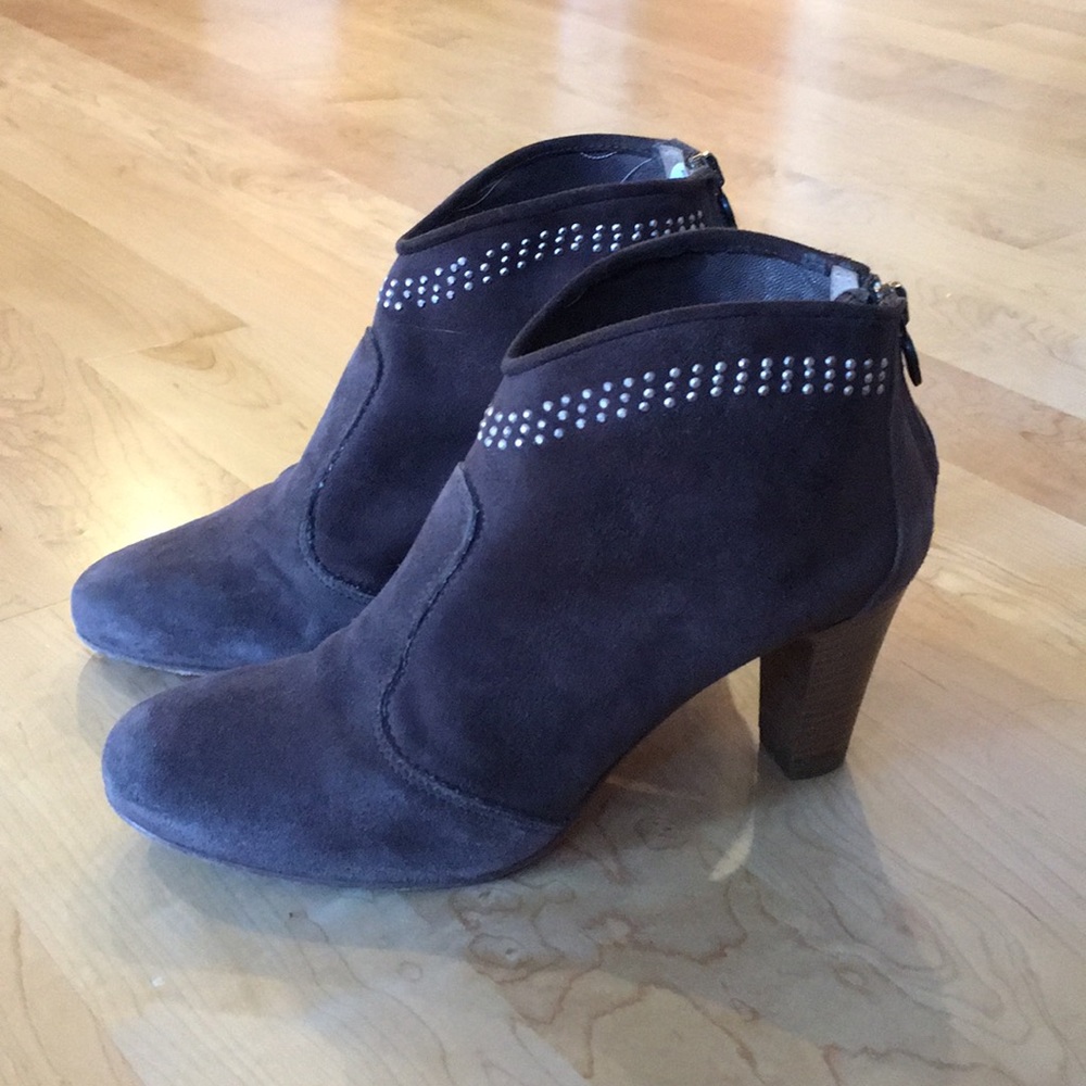 Vero Cuoio studded suede leather booties